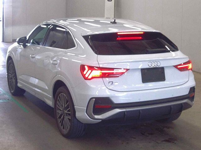 2023 Audi Q3 Sportback 35TFSI Sライン auction photo 2