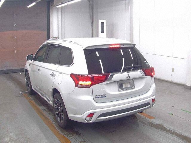 2017 Mitsubishi Outlander PHEV Gナビパッケージ 4WD auction photo 2