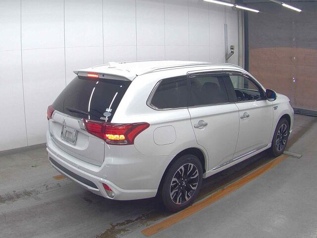 2017 Mitsubishi Outlander PHEV Gナビパッケージ 4WD auction photo 5