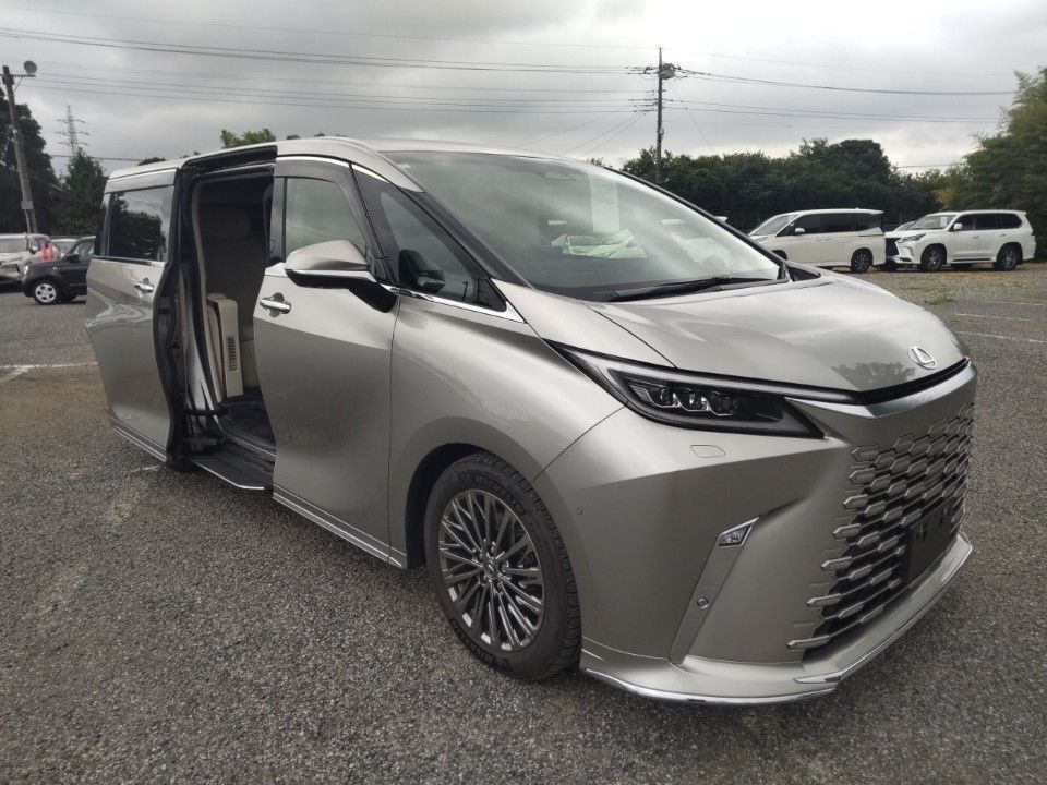 2024 Lexus LM auction photo 4