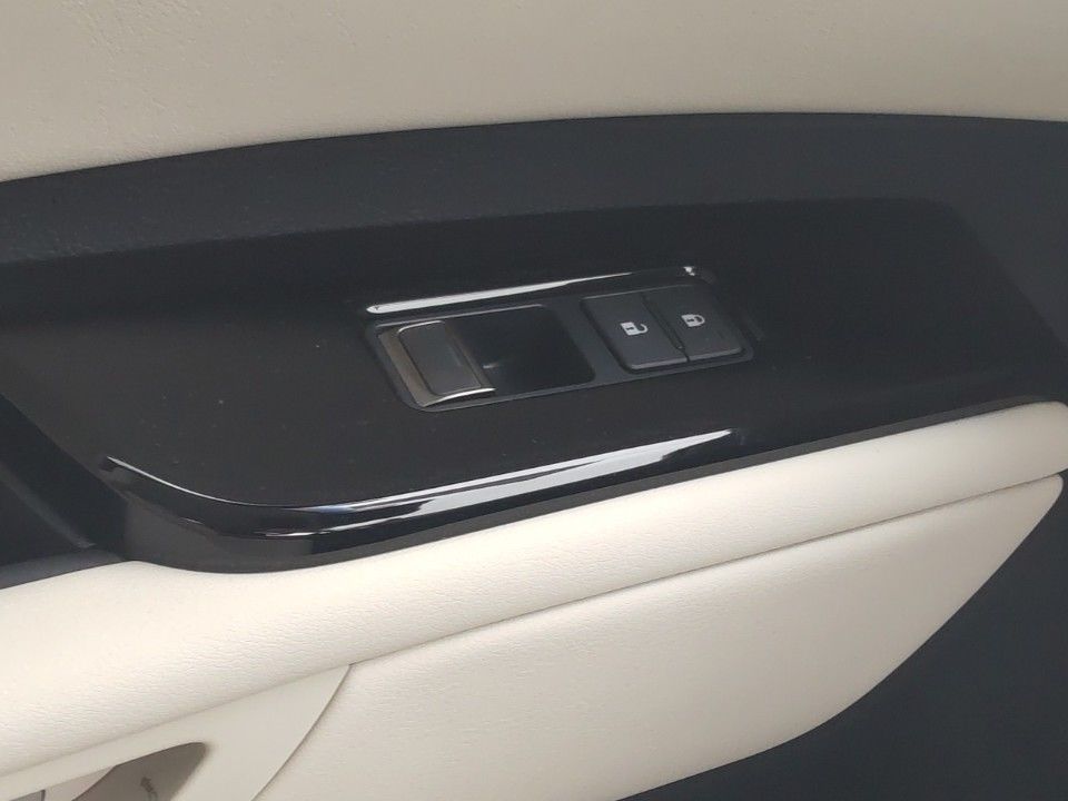 2024 Lexus LM auction photo 13