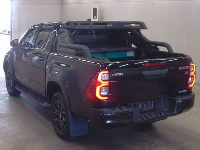 2023 Toyota Hilux Z GRスポーツ 4WD auction photo 2
