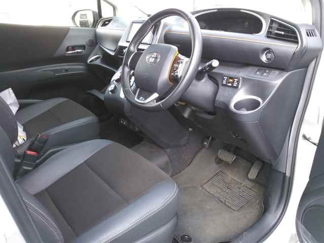2019 Toyota Sienta Gクエロ auction photo 3