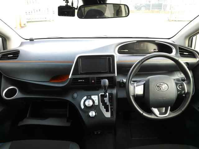 2019 Toyota Sienta Gクエロ auction photo 8