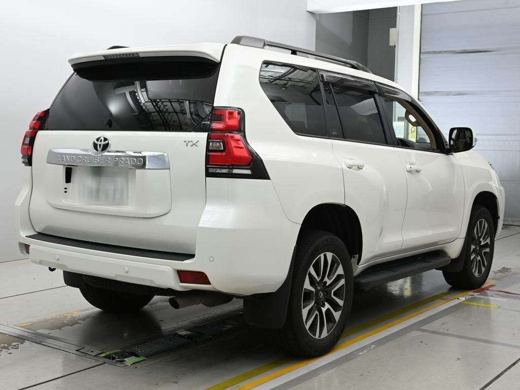 2023 Toyota Land Cruiser Prado TX L Package 4WD auction photo 2