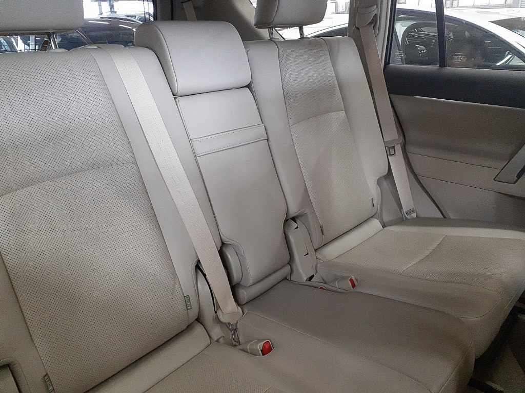 2023 Toyota Land Cruiser Prado TX L Package 4WD auction photo 11