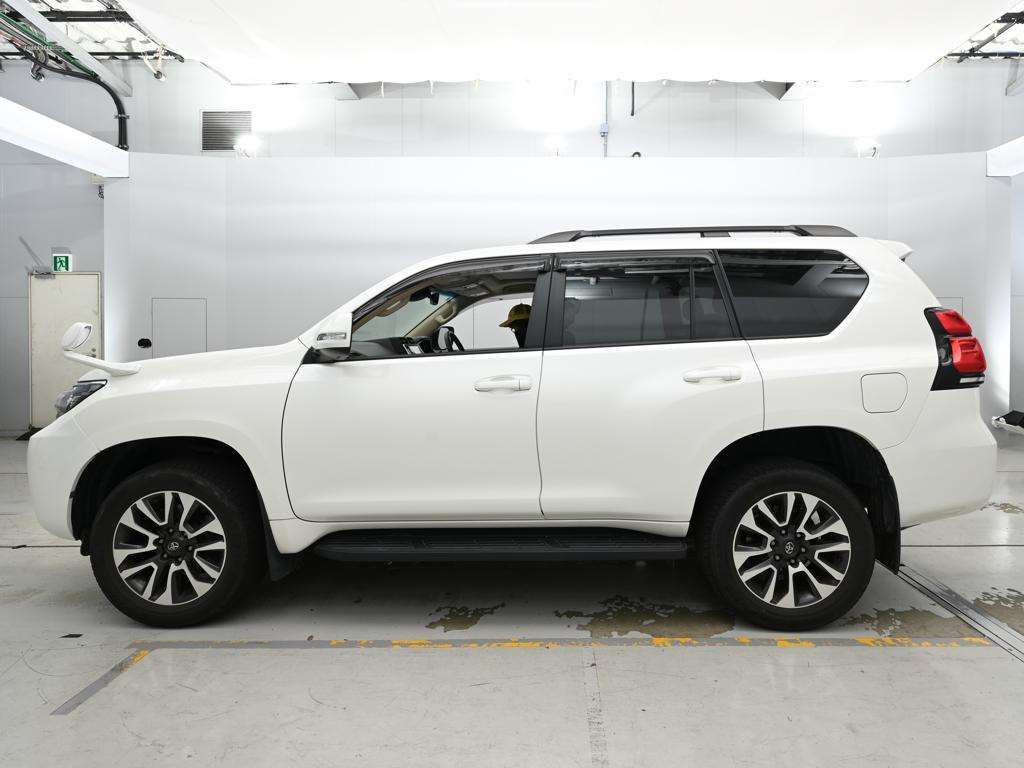 2023 Toyota Land Cruiser Prado TX L Package 4WD auction photo 4