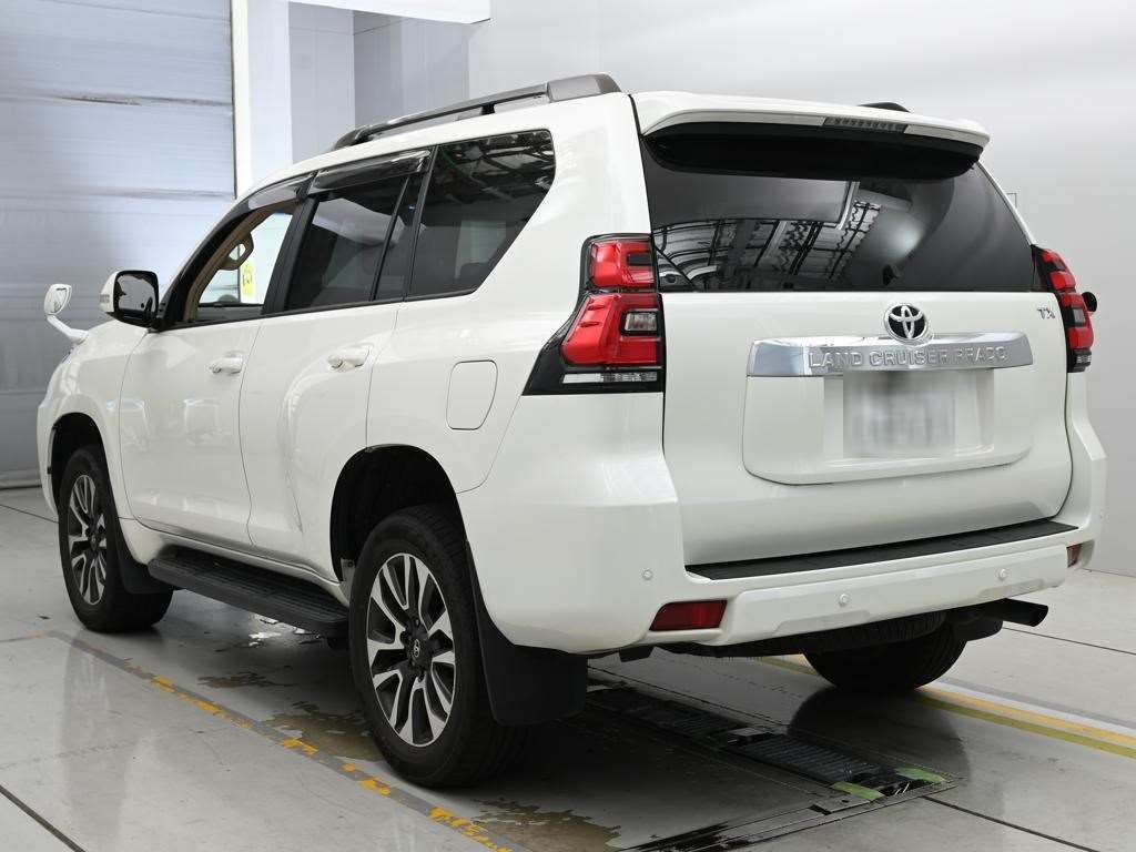 2023 Toyota Land Cruiser Prado TX L Package 4WD auction photo 6