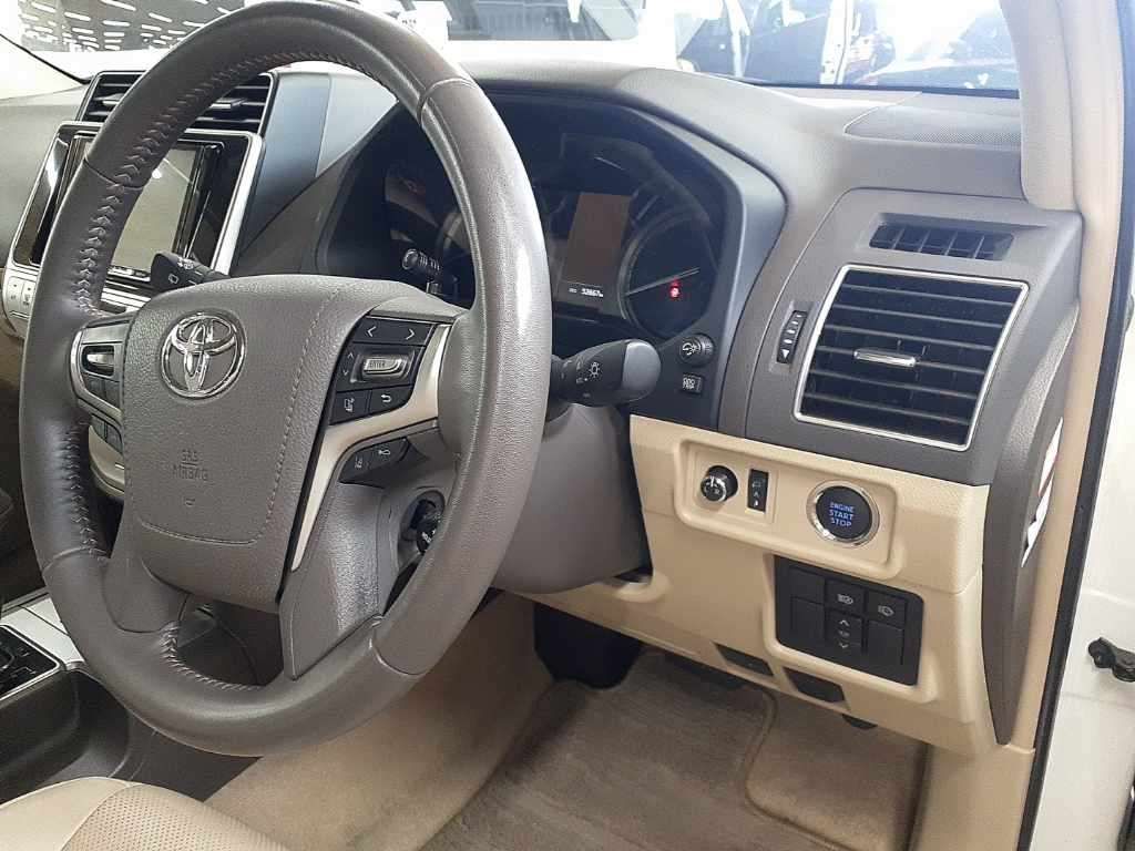 2023 Toyota Land Cruiser Prado TX L Package 4WD auction photo 9