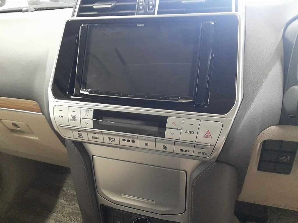 2023 Toyota Land Cruiser Prado TX L Package 4WD auction photo 12