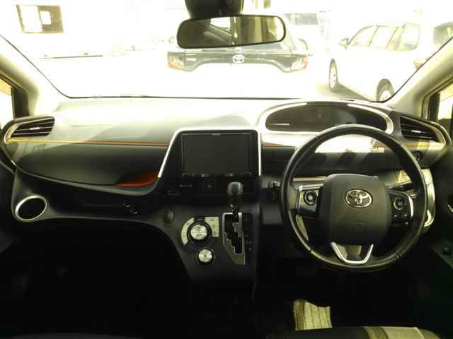 2017 Toyota Sienta Gクエロ auction photo 8