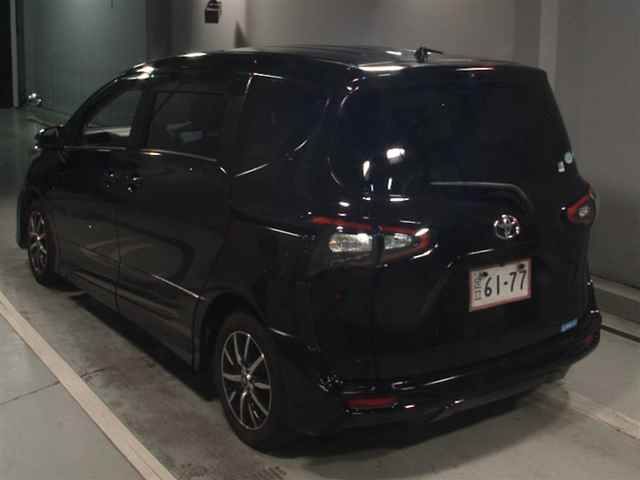 2017 Toyota Sienta Gクエロ auction photo 2