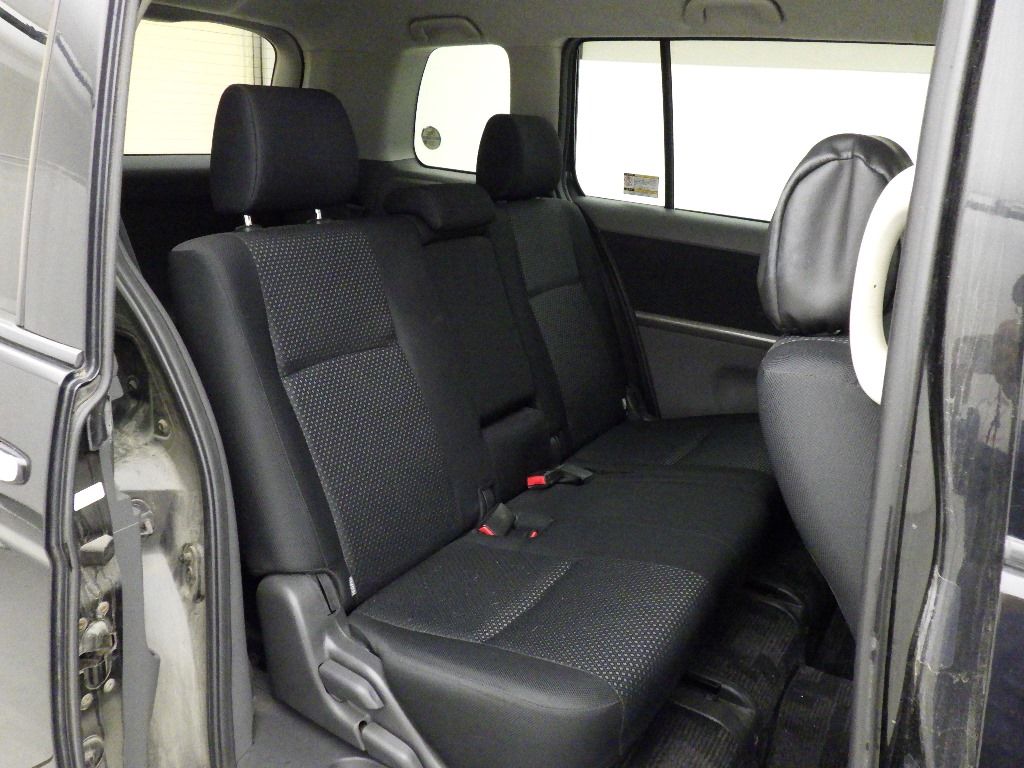 2010 Toyota Isis 4WD プラタナLTD auction photo 7