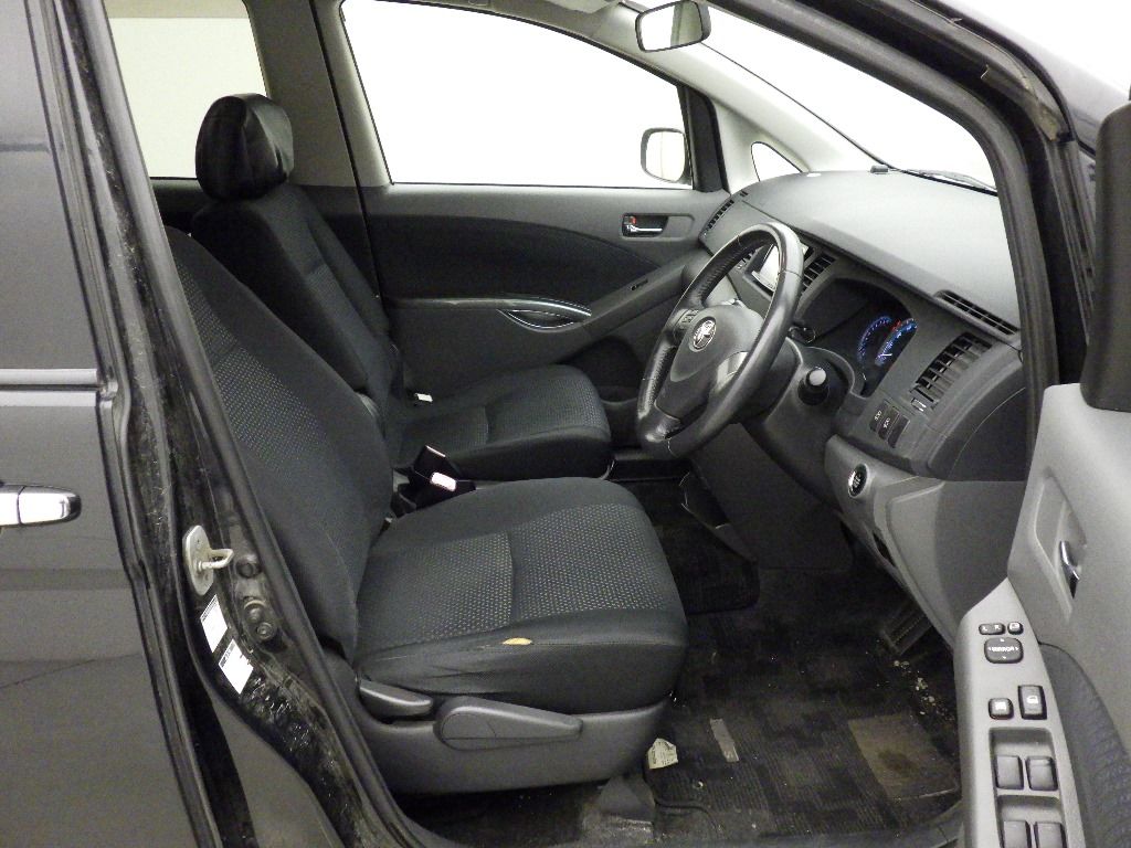 2010 Toyota Isis 4WD プラタナLTD auction photo 6