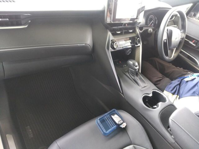 2023 Toyota Harrier G auction photo 3