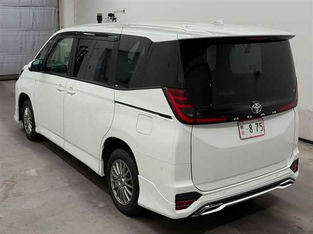 2022 Toyota Noah S-G auction photo 2