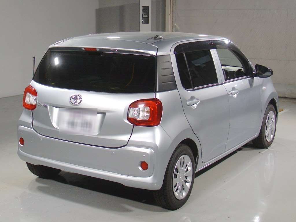 2022 Toyota Passo X auction photo 2