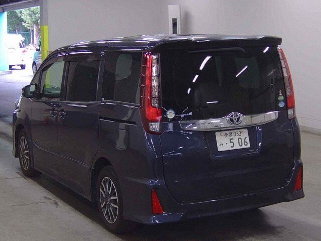 2015 Toyota Noah SI auction photo 2