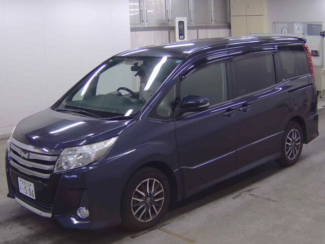 2015 Toyota Noah SI auction photo 4
