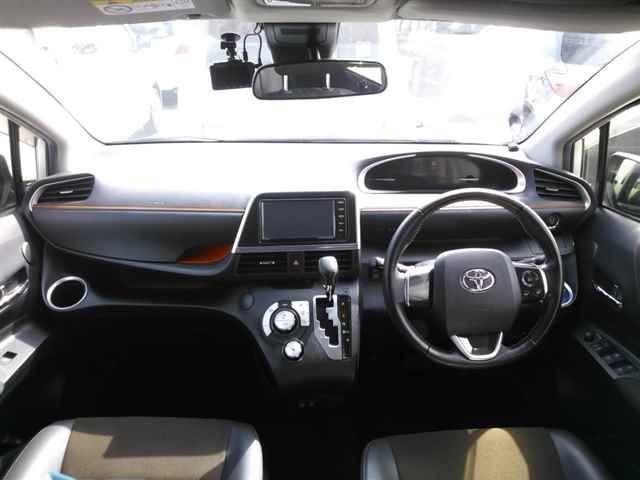 2019 Toyota Sienta G-Quero auction photo 8