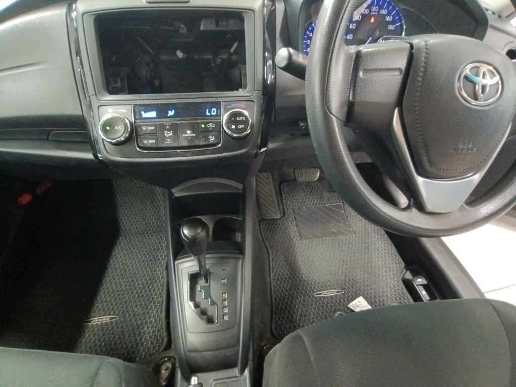 2020 Toyota Corolla Axio ハイブリッド auction photo 11