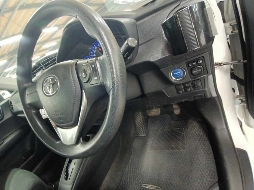 2020 Toyota Corolla Axio ハイブリッド auction photo 9