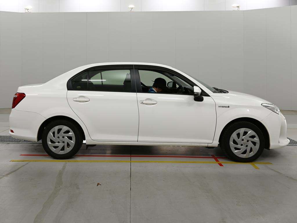2020 Toyota Corolla Axio ハイブリッド auction photo 3