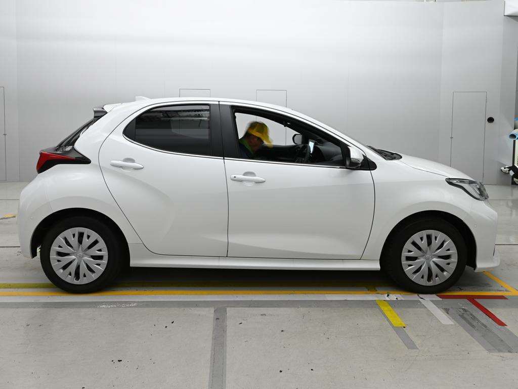 2025 Toyota Yaris ハイブリッドZ auction photo 3