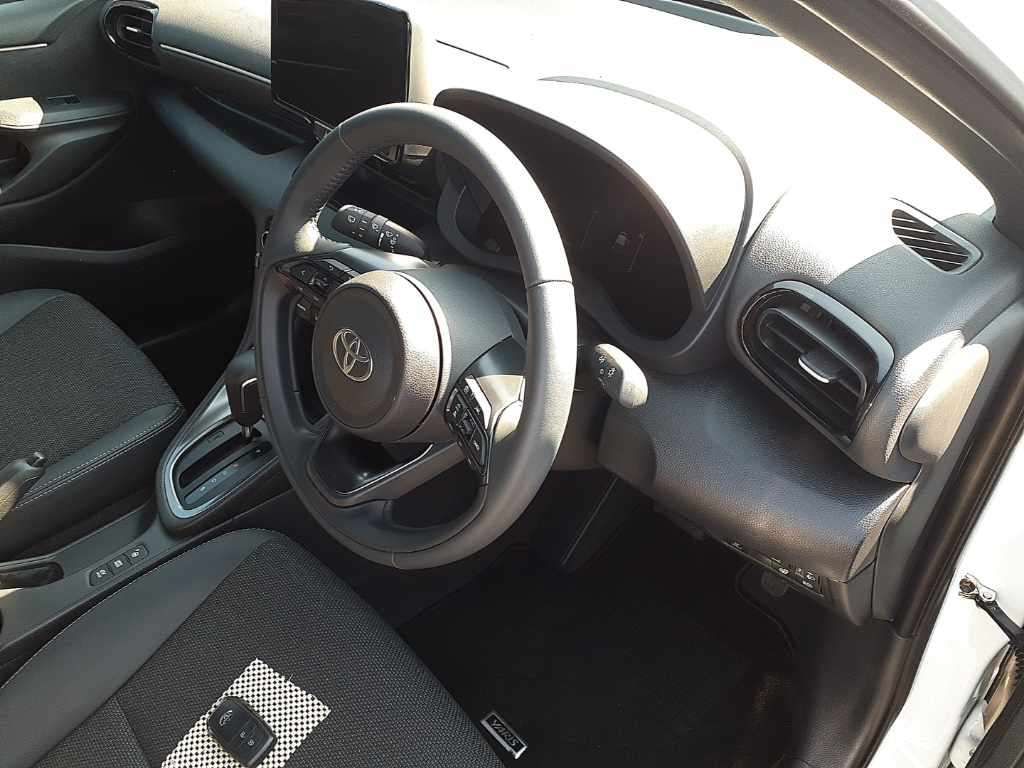 2025 Toyota Yaris ハイブリッドZ auction photo 9