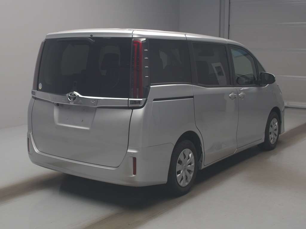 2021 Toyota Noah X auction photo 2