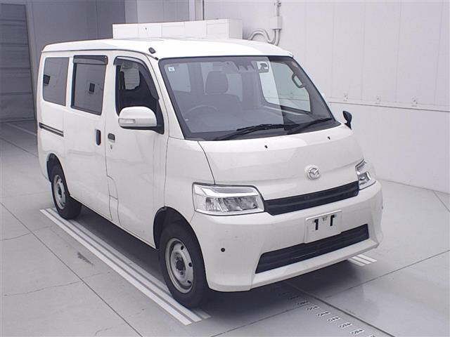Japan Auction Vehicles 13 2022 Mazda ボンゴ DX auction photo
