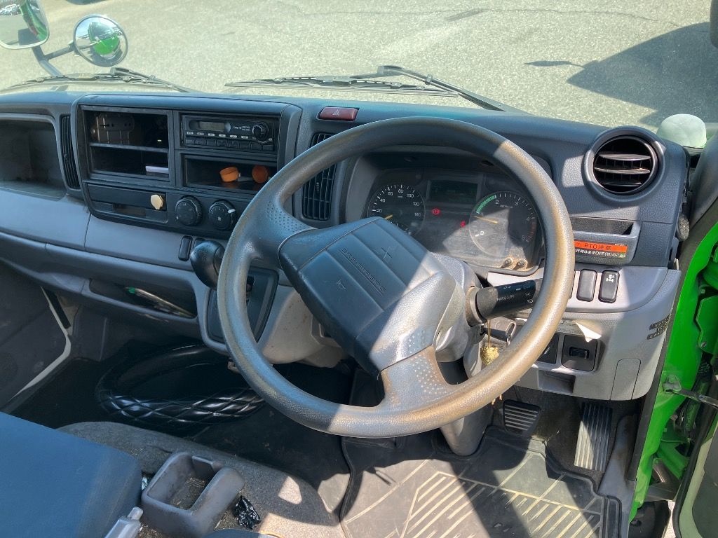 2013 Mitsubishi Fuso Canter With crane auction photo 3
