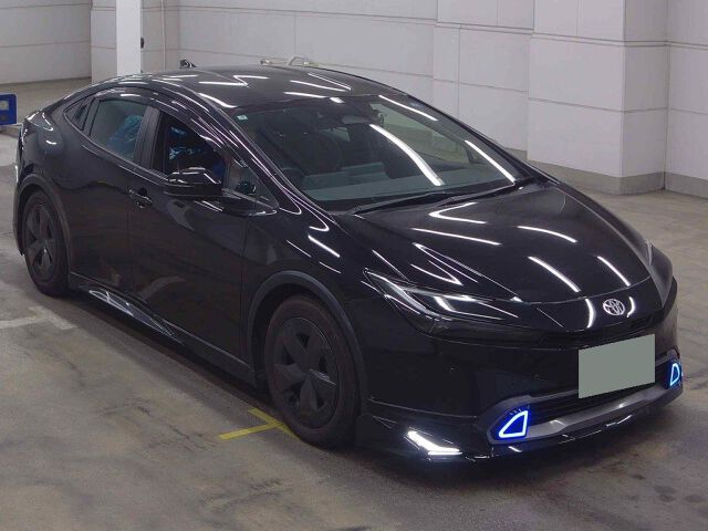 2023 Toyota Prius U 4WD Japan auction vehicle