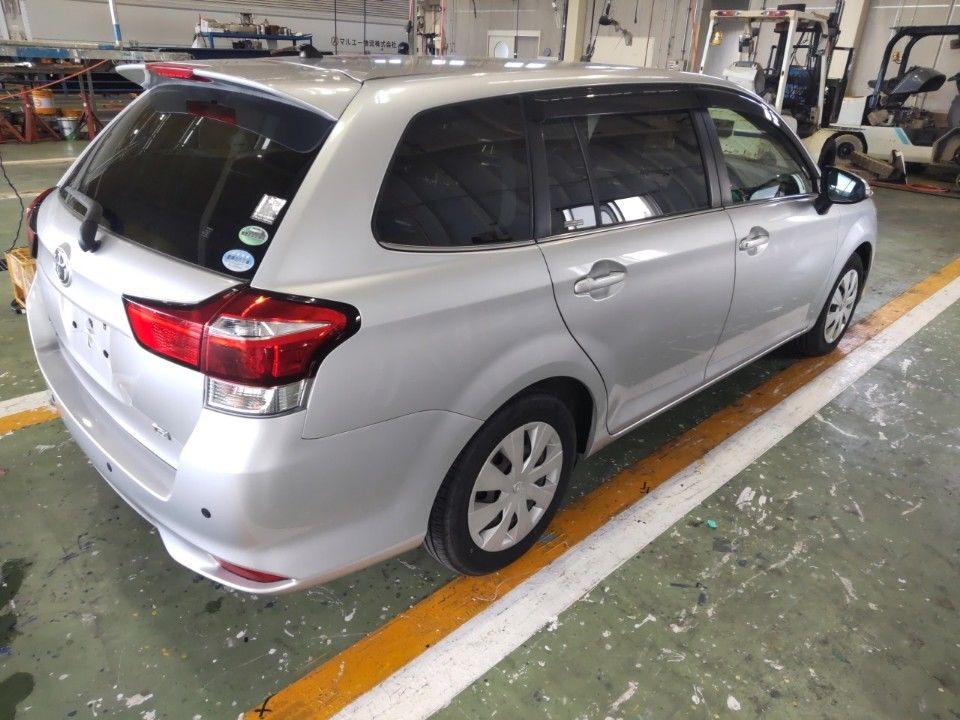 2015 Toyota Corolla Fielder auction photo 2