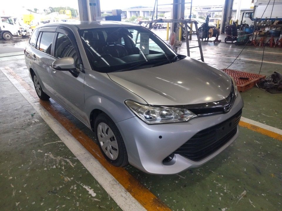 2015 Toyota Corolla Fielder auction photo 4