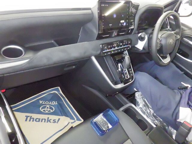 2026 Toyota Voxy Hybrid S-Z auction photo 3