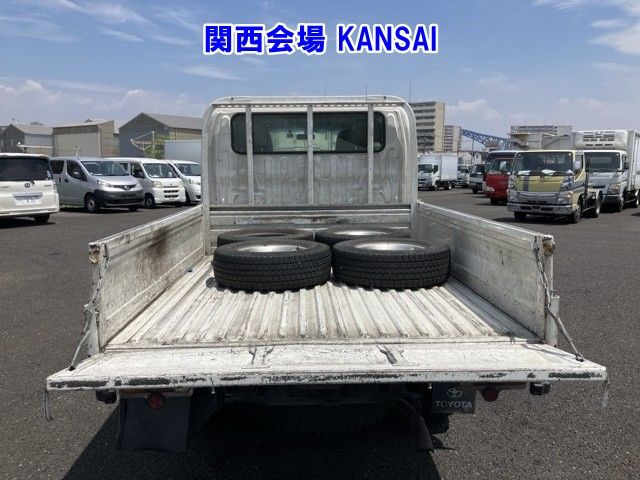 2016 Toyota Dyna Wキャブ auction photo 3