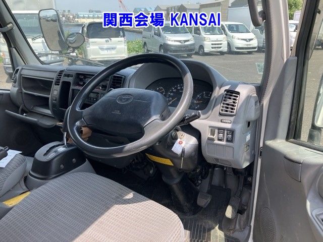2016 Toyota Dyna Wキャブ auction photo 4