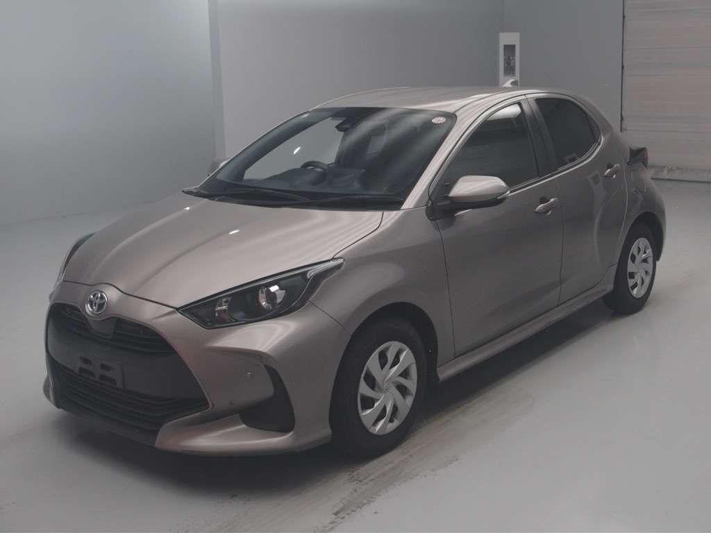 Japan Auction Vehicles 4 2021 Toyota Yaris Hybrid X auction photo