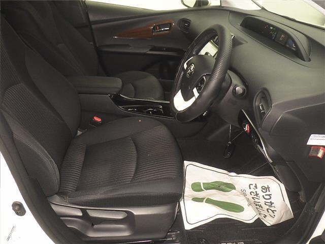 2018 Toyota Prius Sセーフティプラス auction photo 5