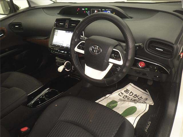 2018 Toyota Prius Sセーフティプラス auction photo 3