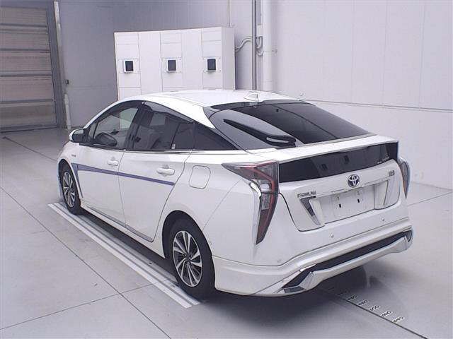 2018 Toyota Prius Sセーフティプラス auction photo 2