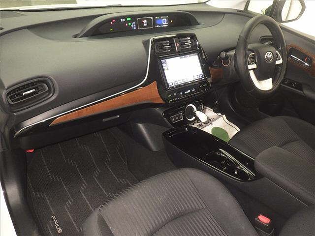 2018 Toyota Prius Sセーフティプラス auction photo 4