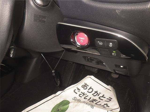 2018 Toyota Prius Sセーフティプラス auction photo 8