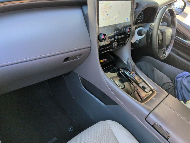 2024 Toyota Alphard Executive Lounge auction photo 3