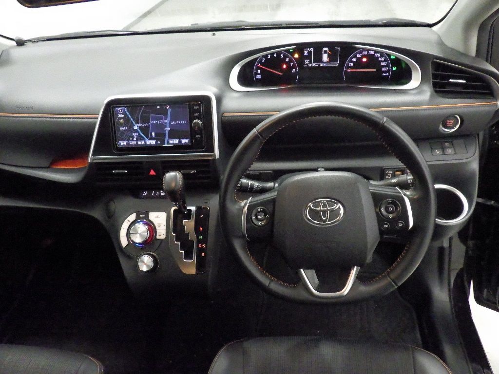 2018 Toyota Sienta G-Quero auction photo 3