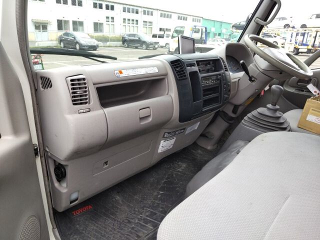 2009 Toyota Dyna ロングP/Gパネルバ 4WD auction photo 3