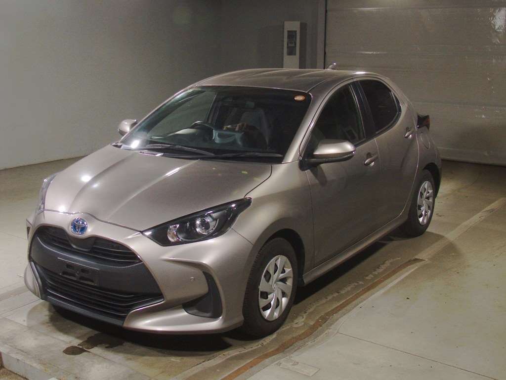 Japan Auction Vehicles 4 2021 Toyota Yaris ハイブリッドX auction photo