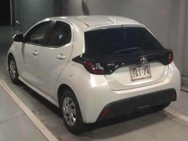 2023 Toyota Yaris auction photo 2