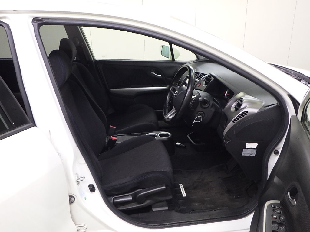 2013 Honda ストリーム 4WD RSZ auction photo 6